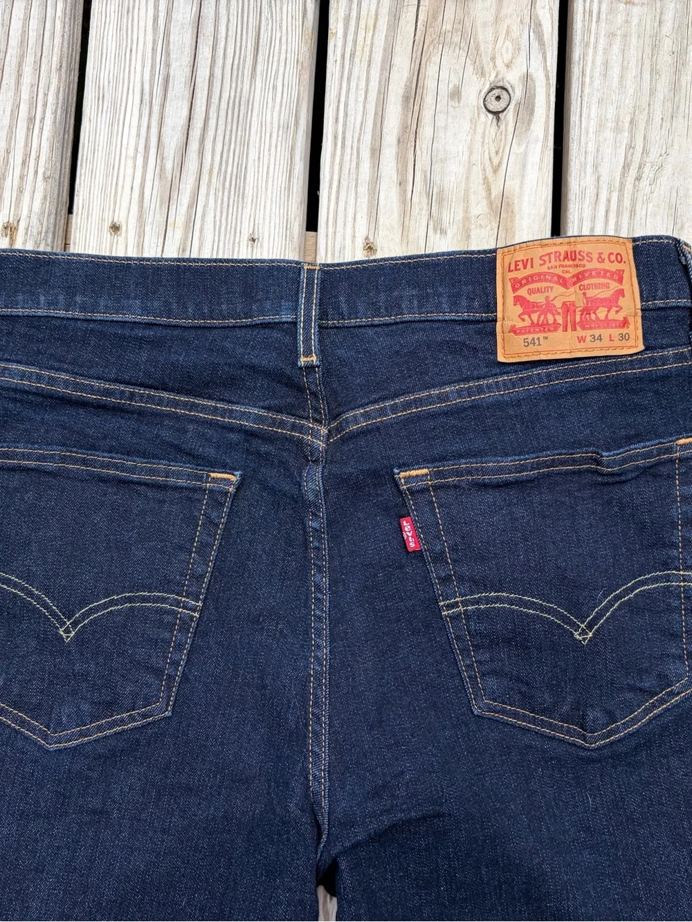 Levi's 541 Jeans Mens 34x30 Darkest Blue Athletic Tapered Denim Zip Fly 5 Pocket